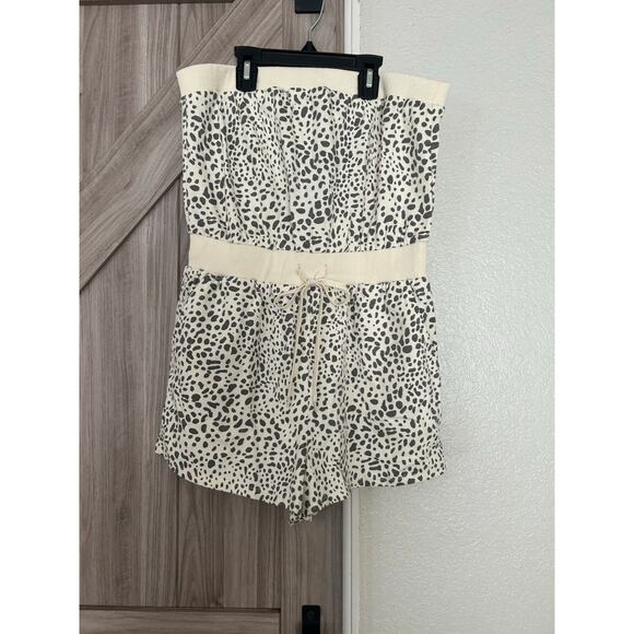NWT Le Lis Animal Print shorts Romper small - Picture 1 of 8